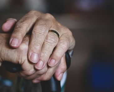 maus-tratos a idosos