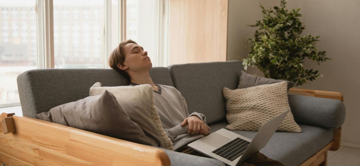 benefícios de dormir a sesta