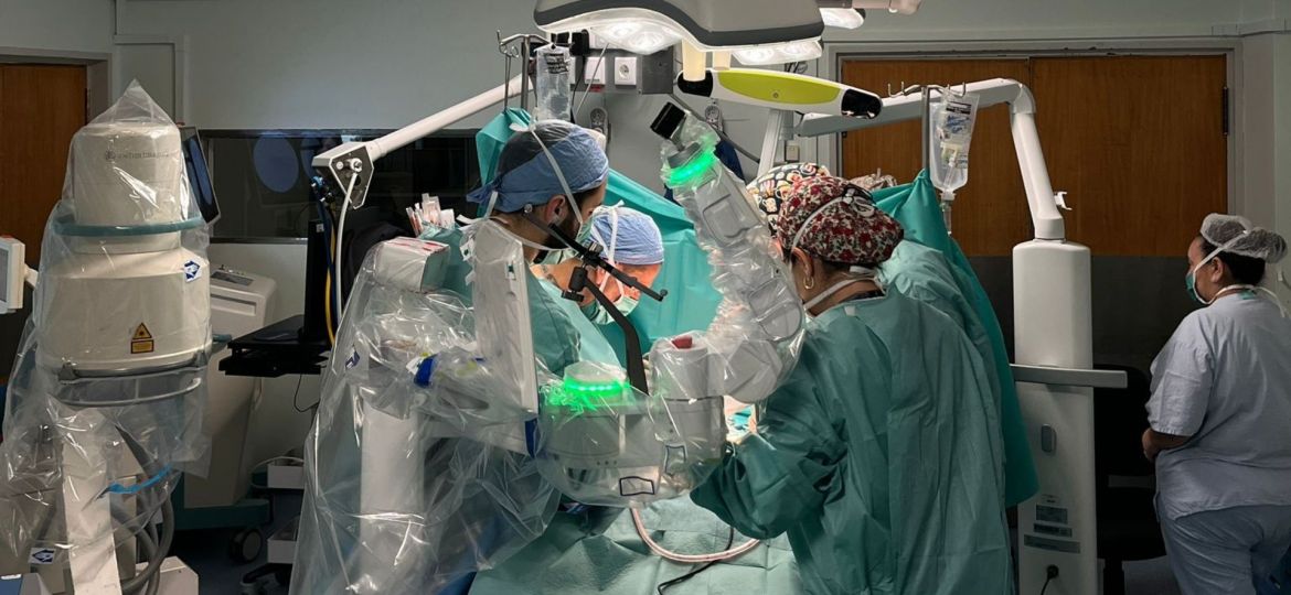 cirurgia robótica à escoliose