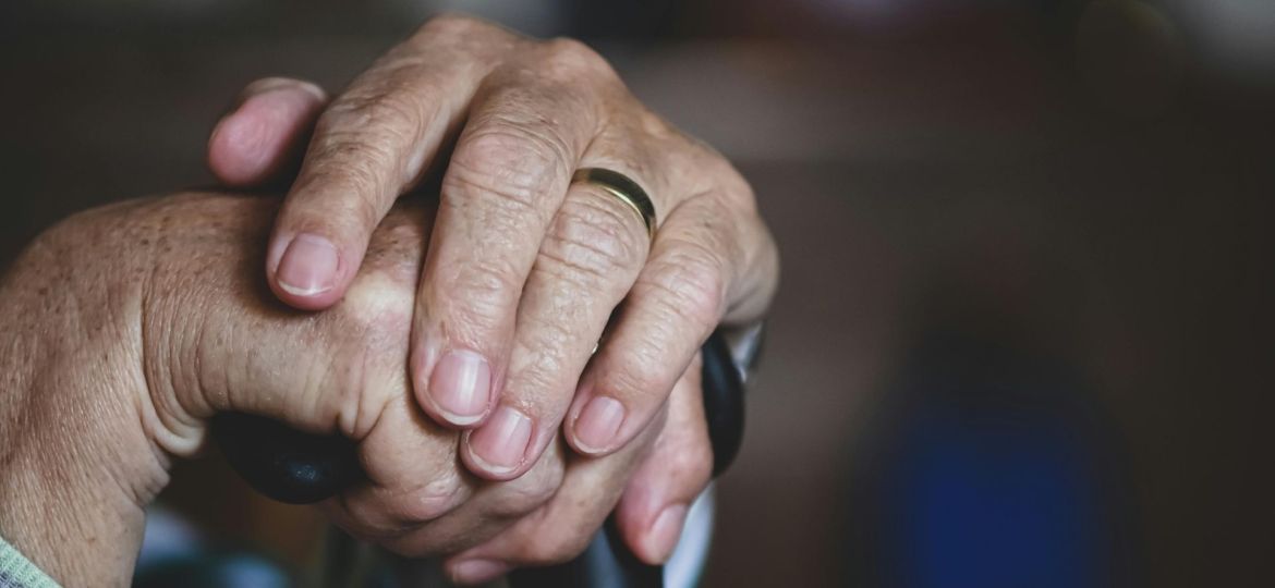 maus-tratos a idosos