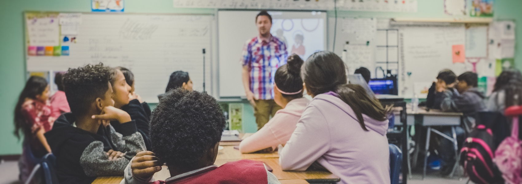 sala de aulas com crianças