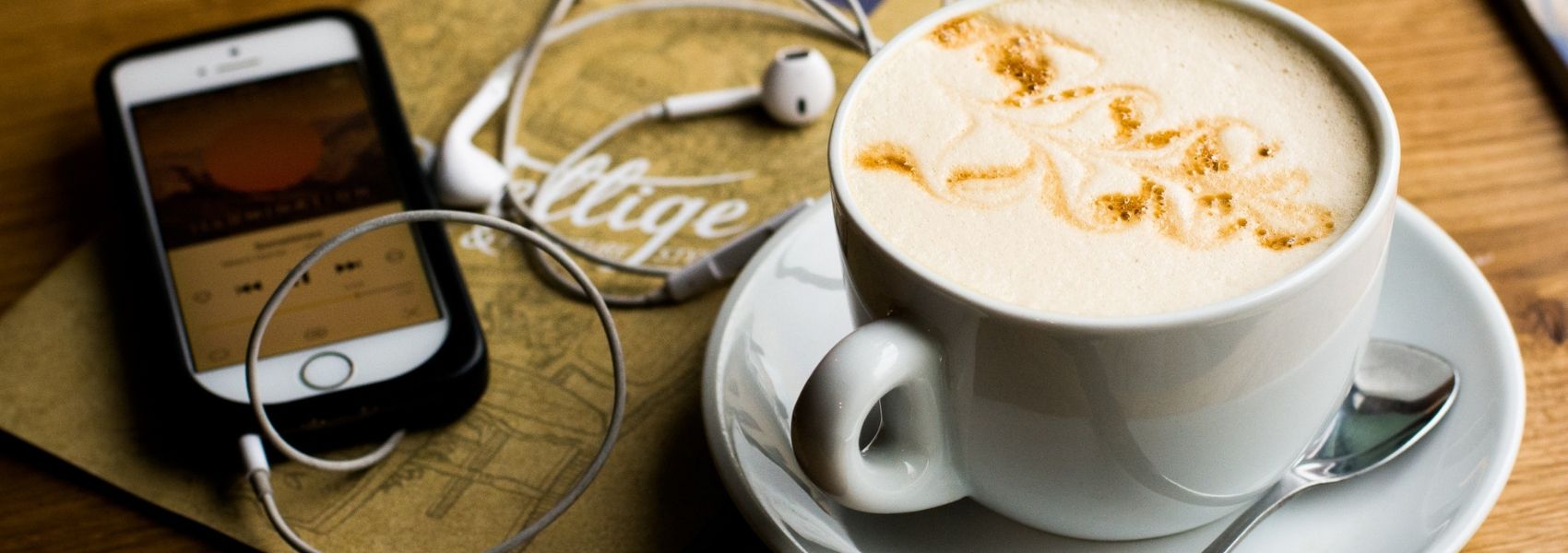 podcasts para ouvir nas férias