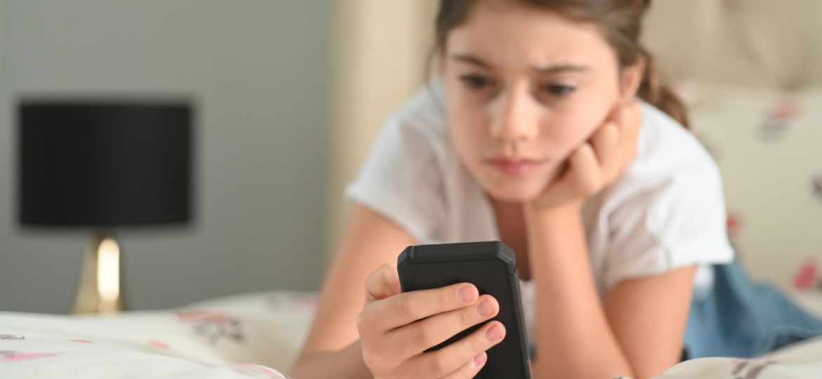 risco de ter um smartphone antes dos 13
