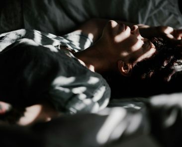mulheres dizem dormir pior