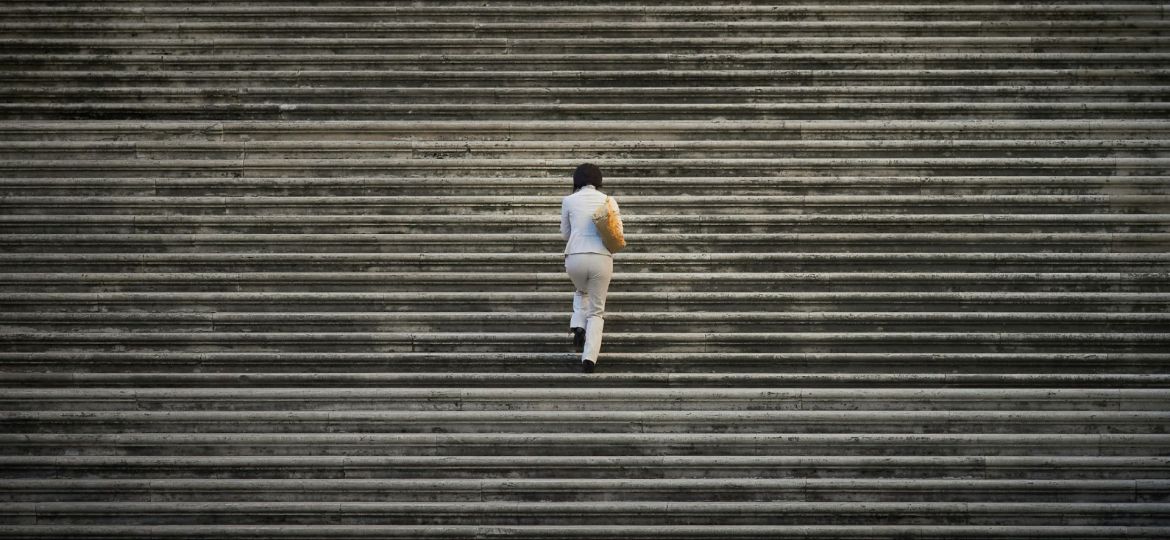 os benefícios de subir escadas
